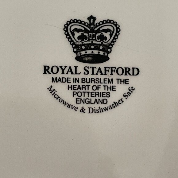 Royal Stafford Christmas Home 13" Holiday Christmas Serving Bowl Made in England - Picture 6 of 7